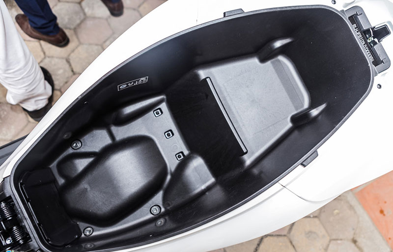 Chi tiết Honda PCX 2018 mới bán tại Việt Nam